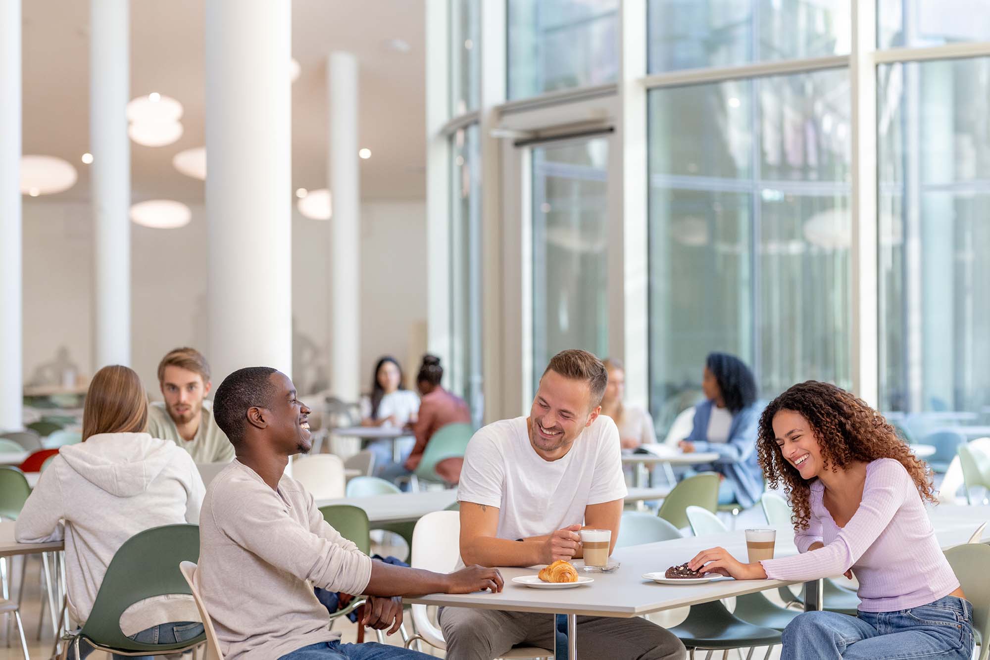 Students volunteering together